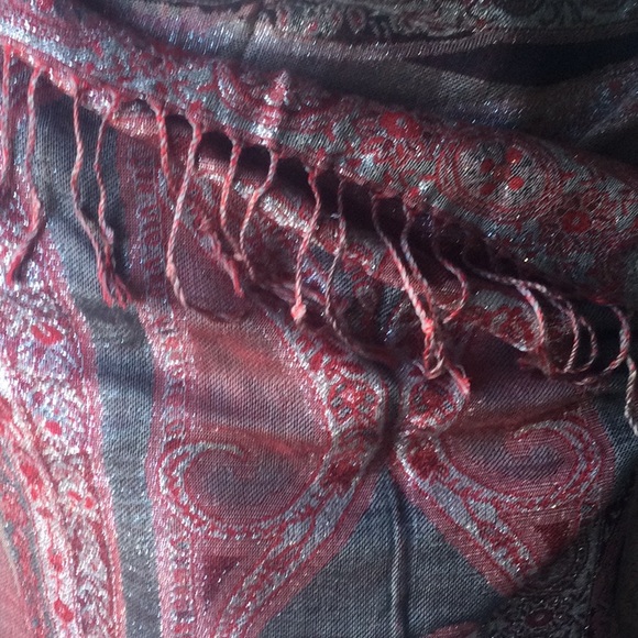 Metallic Thread wrap scarf - Picture 4 of 6